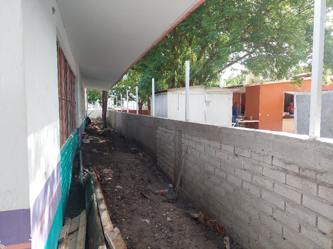 Barda perimetral de kínder en Prado Bonito, Guamúchil, Sin.