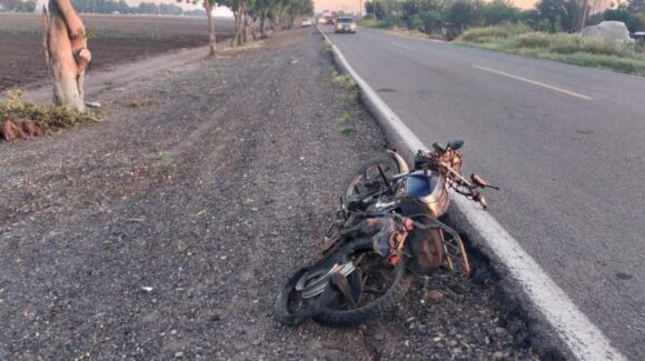 Hallan a motociclista fuertemente lesionado en La Cruz, Guasave, Sinaloa
