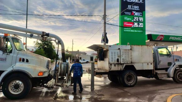 JAPAF atiende red de drenaje en El Fuerte, Sinaloa, y mejora servicio tras labores nocturnas