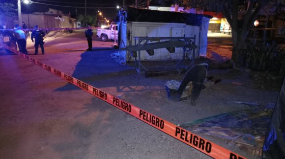Encuentran hombre sin vida sobre la calle Ferrocarril en la ciudad de Guamúchil