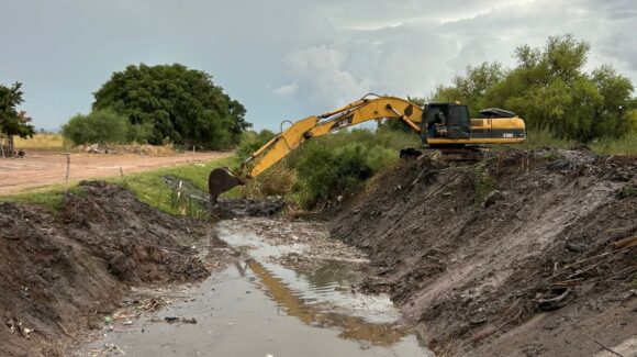 Accionan desazolve de drenes en Ahome, Sinaloa; buscan que estén óptimos por si “Raymond” causa abundantes lluvias