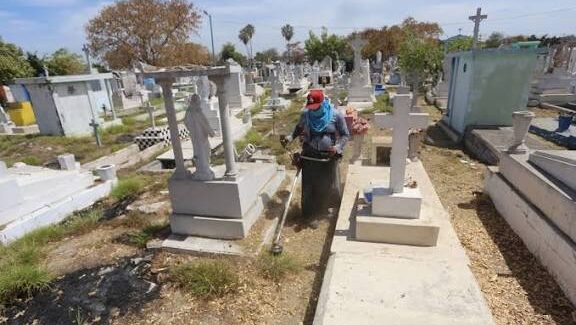 Mazatlán, Sinaloa se prepara para celebrar el Día de Muertos con panteones limpios y seguros