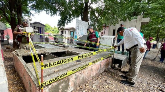 Para prevenir accidentes durante Día de Muertos, PC Culiacán señaliza áreas de riesgo en panteones