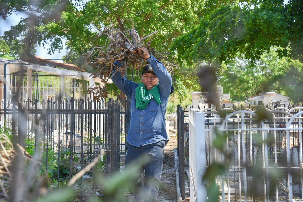Limpieza de panteones en Ahome, Sinaloa