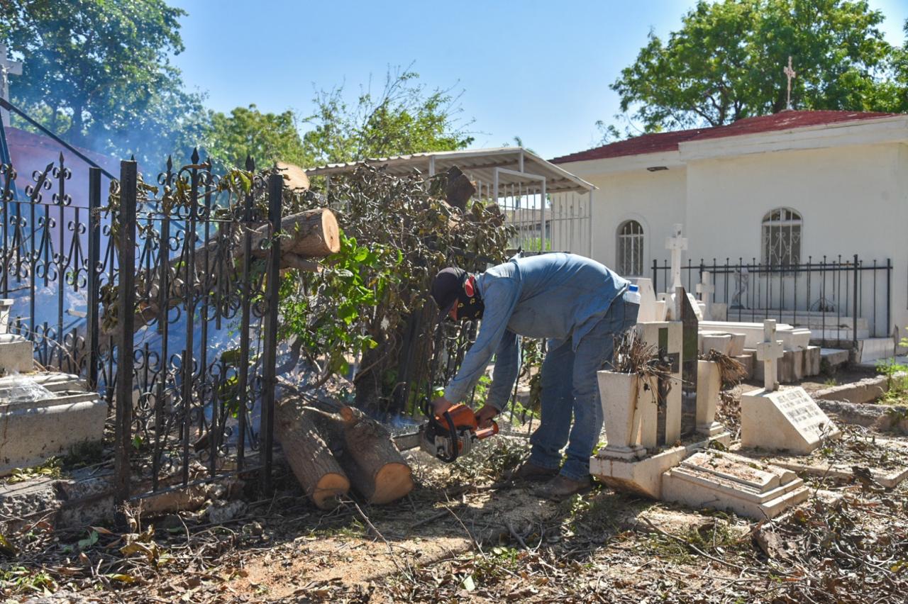 Limpieza de panteones en Ahome, Sinaloa