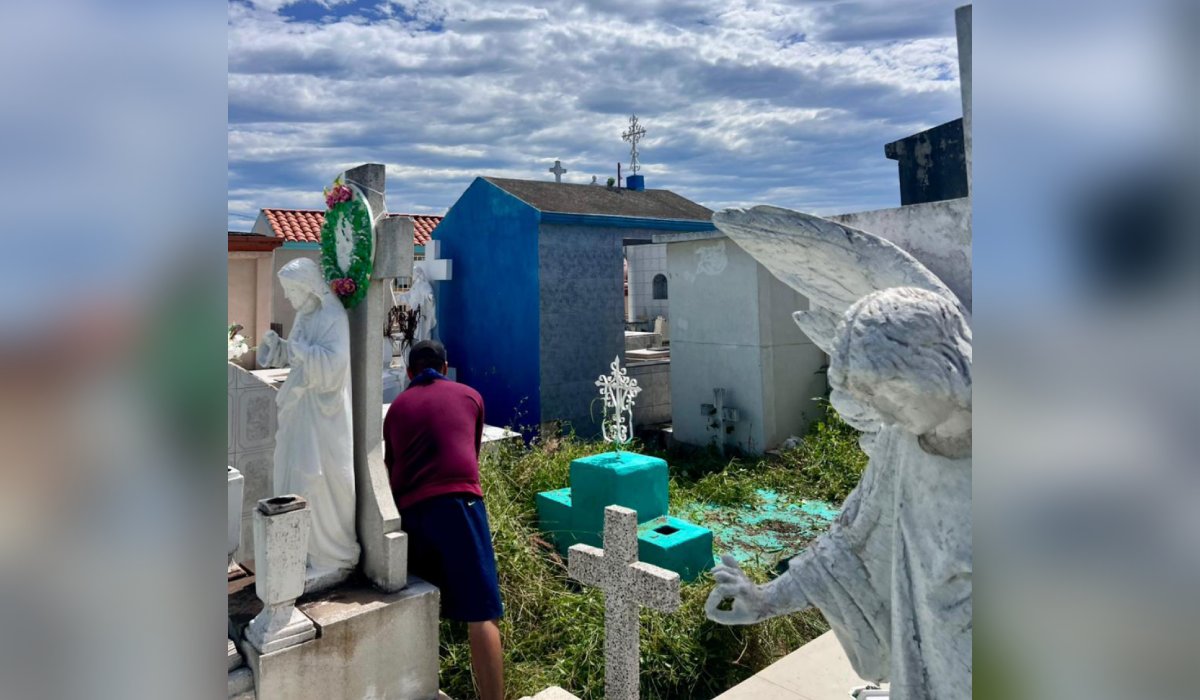Limpieza en el panteón Benito Juárez en Escuinapa, Sinaloa