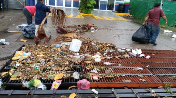 Intensifican limpieza tras lluvias de la madrugada de este miércoles 1 de octubre en Mazatlán, Sinaloa