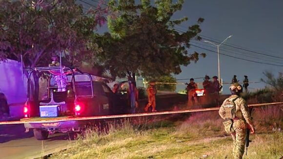 Localizan a hombre asesinado en el distribuidor vial de la entrada al fraccionamiento Perisur, de Culiacán, Sinaloa