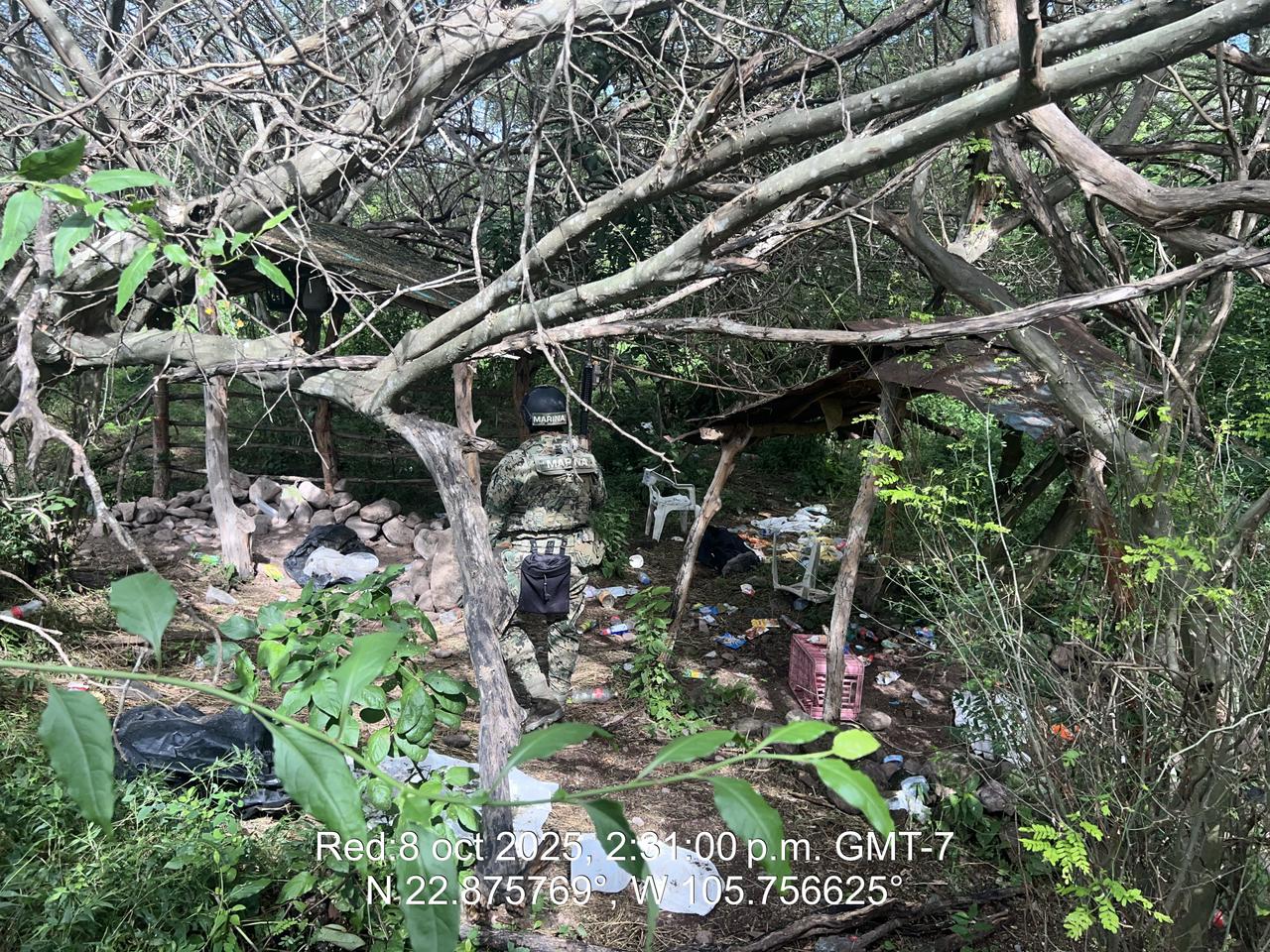 Localizan campamento y artefacto explosivo en poblado de Escuinapa