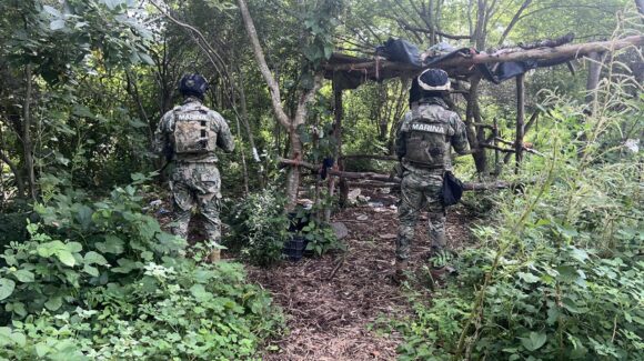 Desmantelan campamentos y localizan explosivo en operativo en Escuinapa, Sinaloa