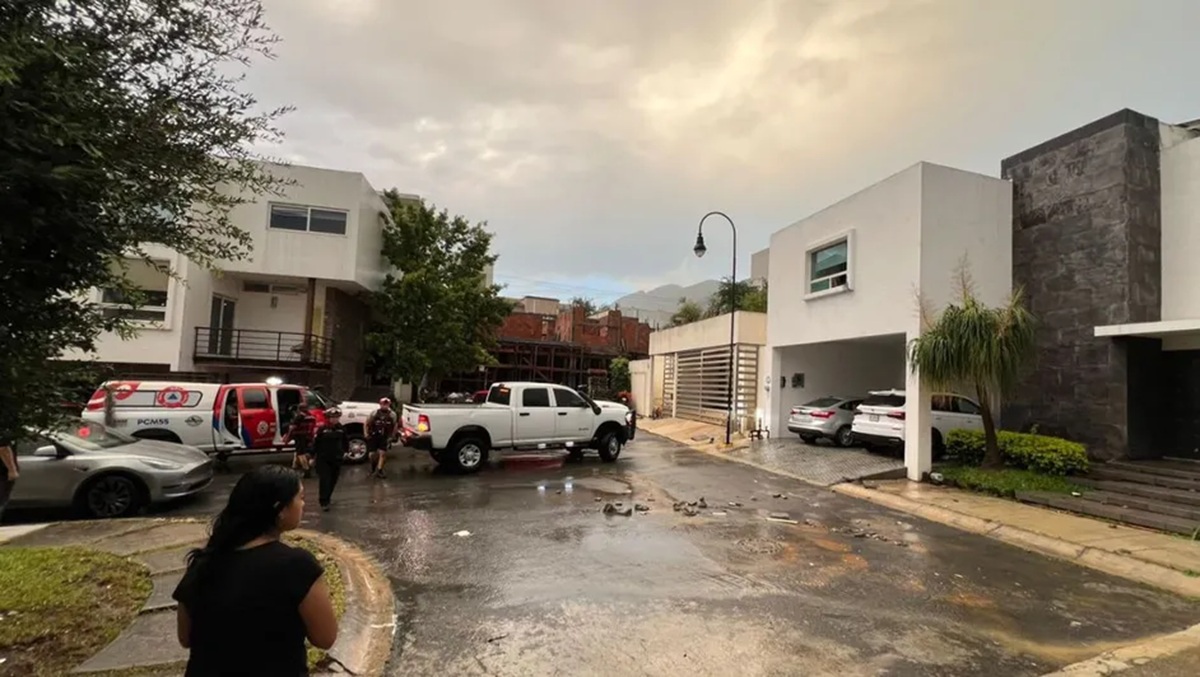 Lugar donde se derrumbó e inundó casa en Monterrey