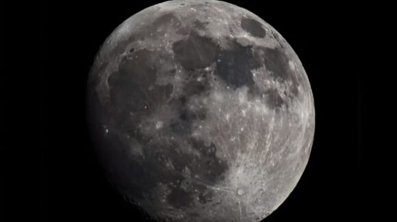 La Luna conquista Mazatlán, Sinaloa; más de 500 personas celebran la magia del cielo nocturno