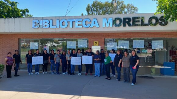 Toman trabajadores bibliotecarios del municipio de Ahome la Biblioteca Morelos en Los Mochis por conflicto en cambio de dirección