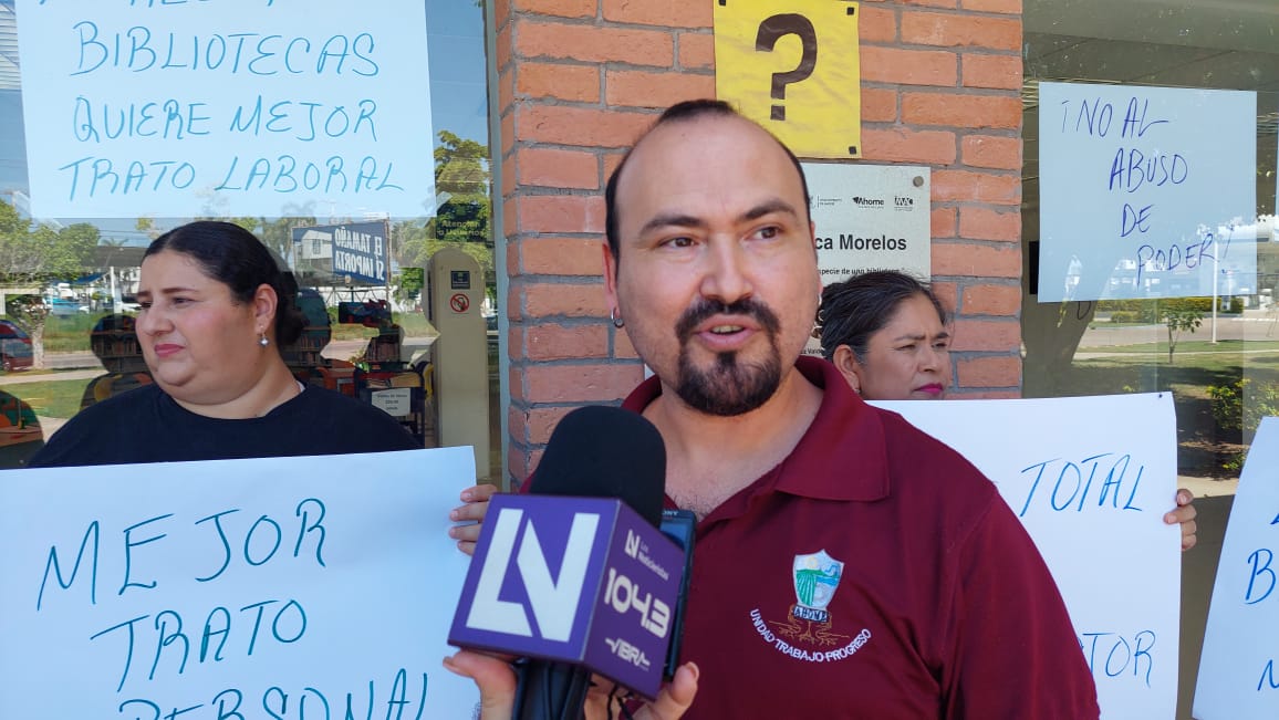 Trabajadores de la Biblioteca Pública Municipal tomaron este martes las instalaciones de la Biblioteca Morelos, en el centro de Los Mochis
