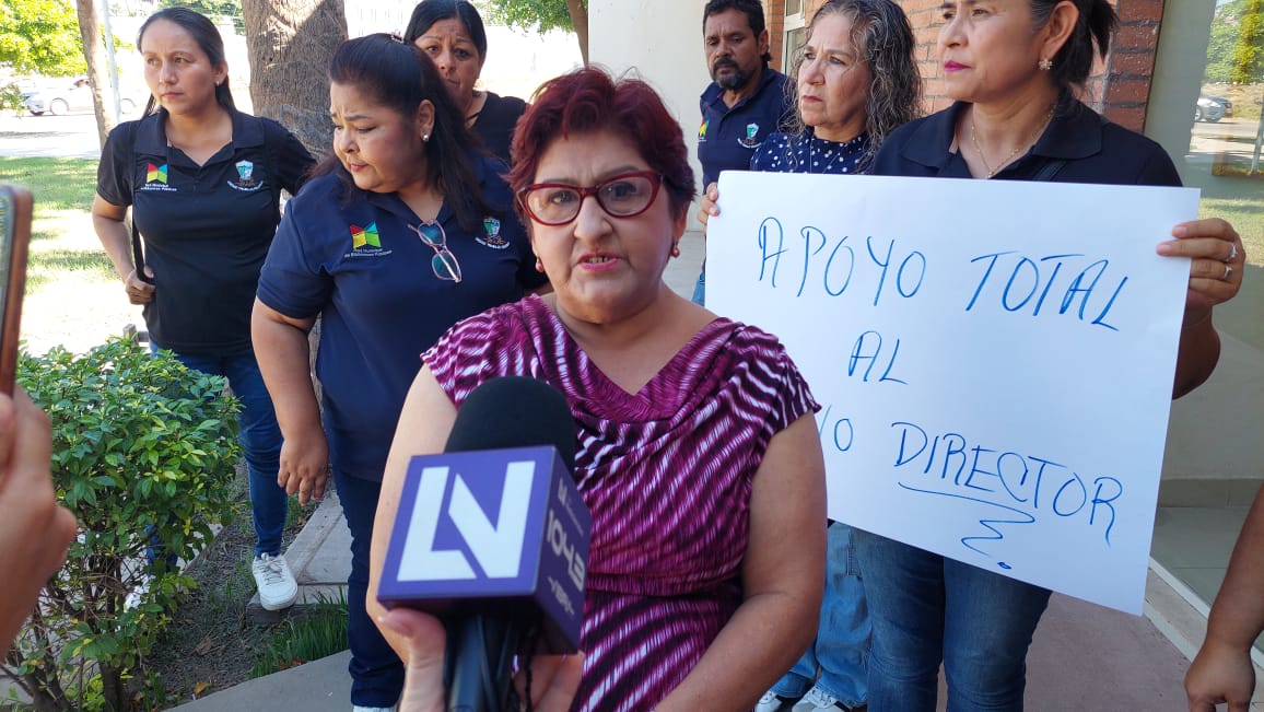 Trabajadores de la Biblioteca Pública Municipal tomaron este martes las instalaciones de la Biblioteca Morelos, en el centro de Los Mochis