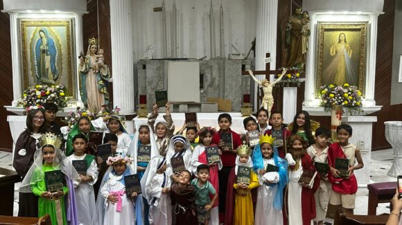 ‘Vístete de un santo como anti-Halloween’: niños celebran la fe en lugar del miedo en Mazatlán, Sinaloa