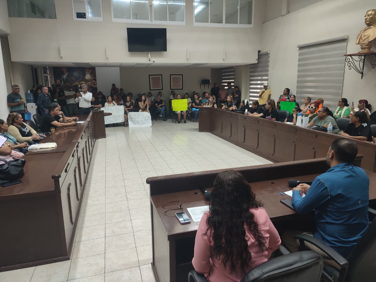 Se manifiestan tianguistas en Ayuntamiento de Mazatlán