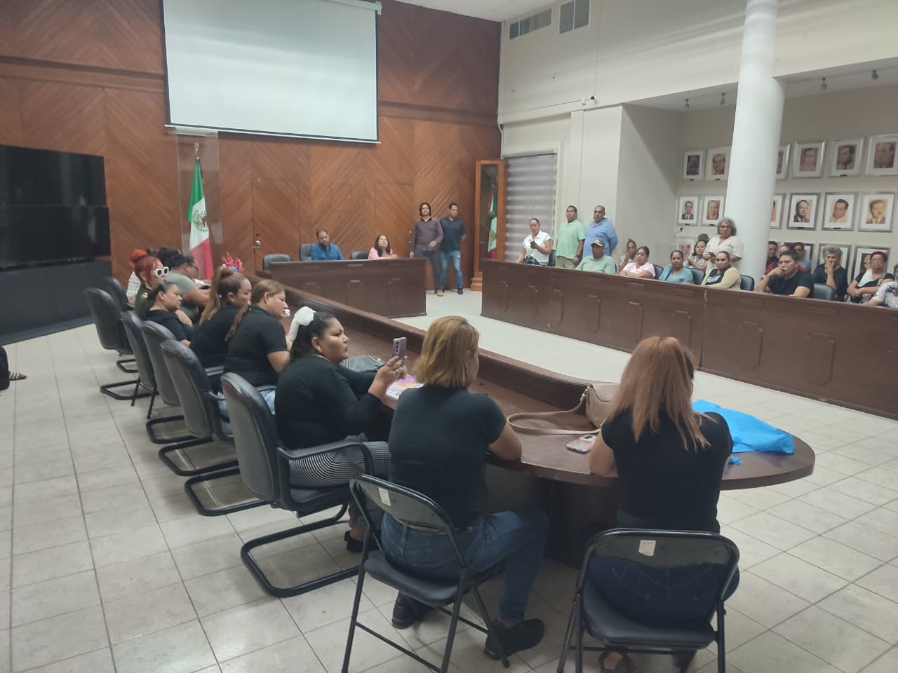 Se manifiestan tianguistas en Ayuntamiento de Mazatlán