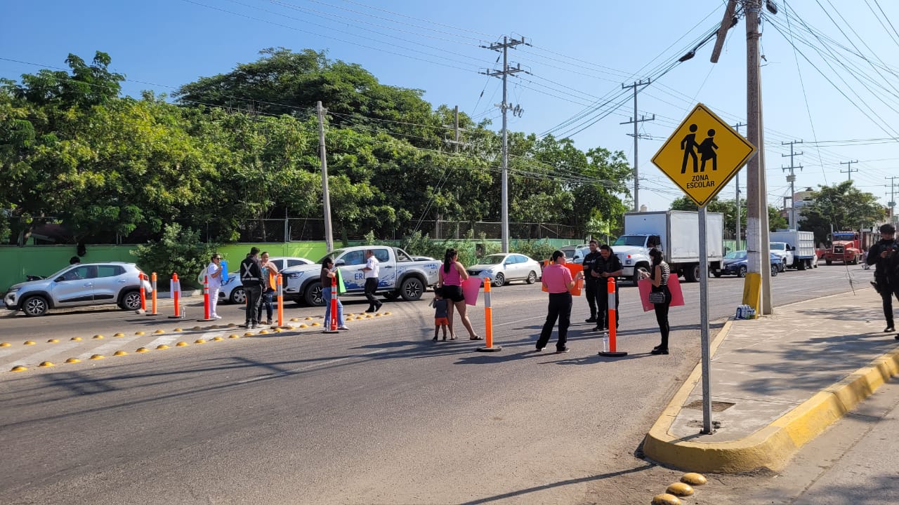 manifestacion por cierre de guarderia baby imaa en mazatlan