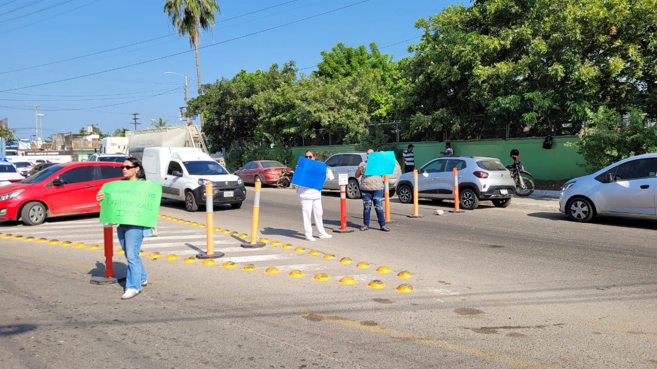 manifestacion por cierre de guarderia baby imaa en mazatlan
