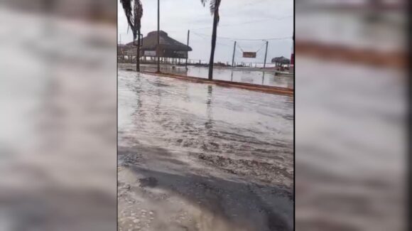 Mar de fondo provocado por el huracán “Priscilla” causa fuerte oleaje en Las Glorias y Bellavista, Guasave, Sinaloa