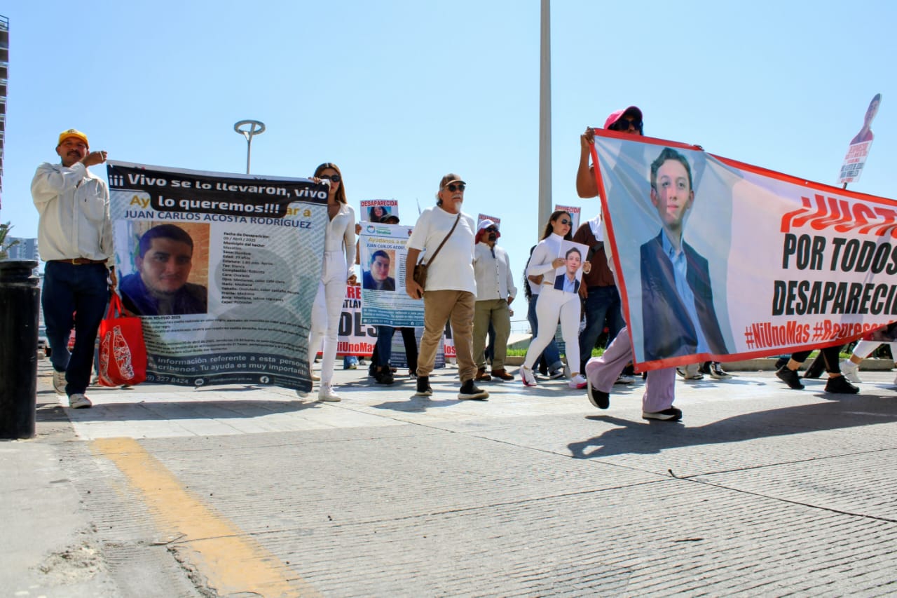 Marcha por jóvenes desaparecidos en Mazatlán