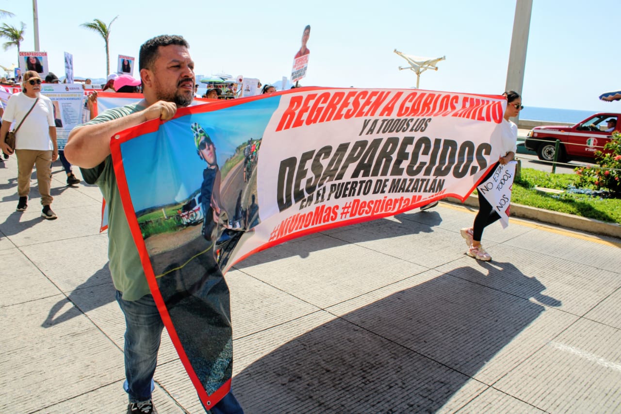 Marcha por jóvenes desaparecidos en Mazatlán
