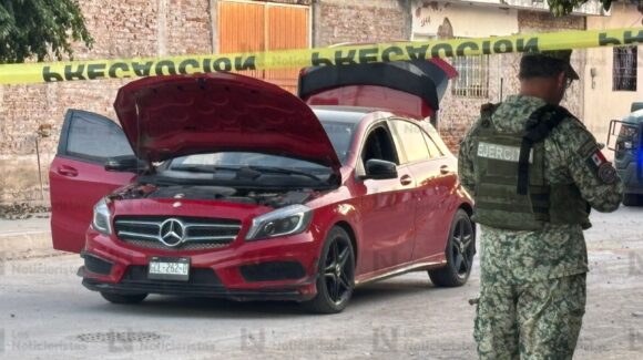 Atacan a balazos vehículo Mercedes Benz en la Díaz Ordaz de Culiacán; hay una pareja de jóvenes heridos por esquirlas