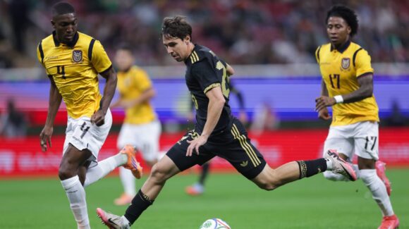 México y Ecuador empatan en partido de preparación en el Estadio Akron