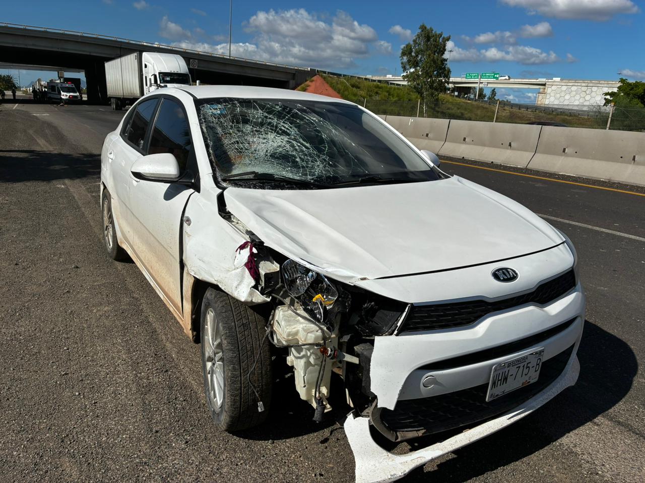 vehículo Kia que atropello a mujer
