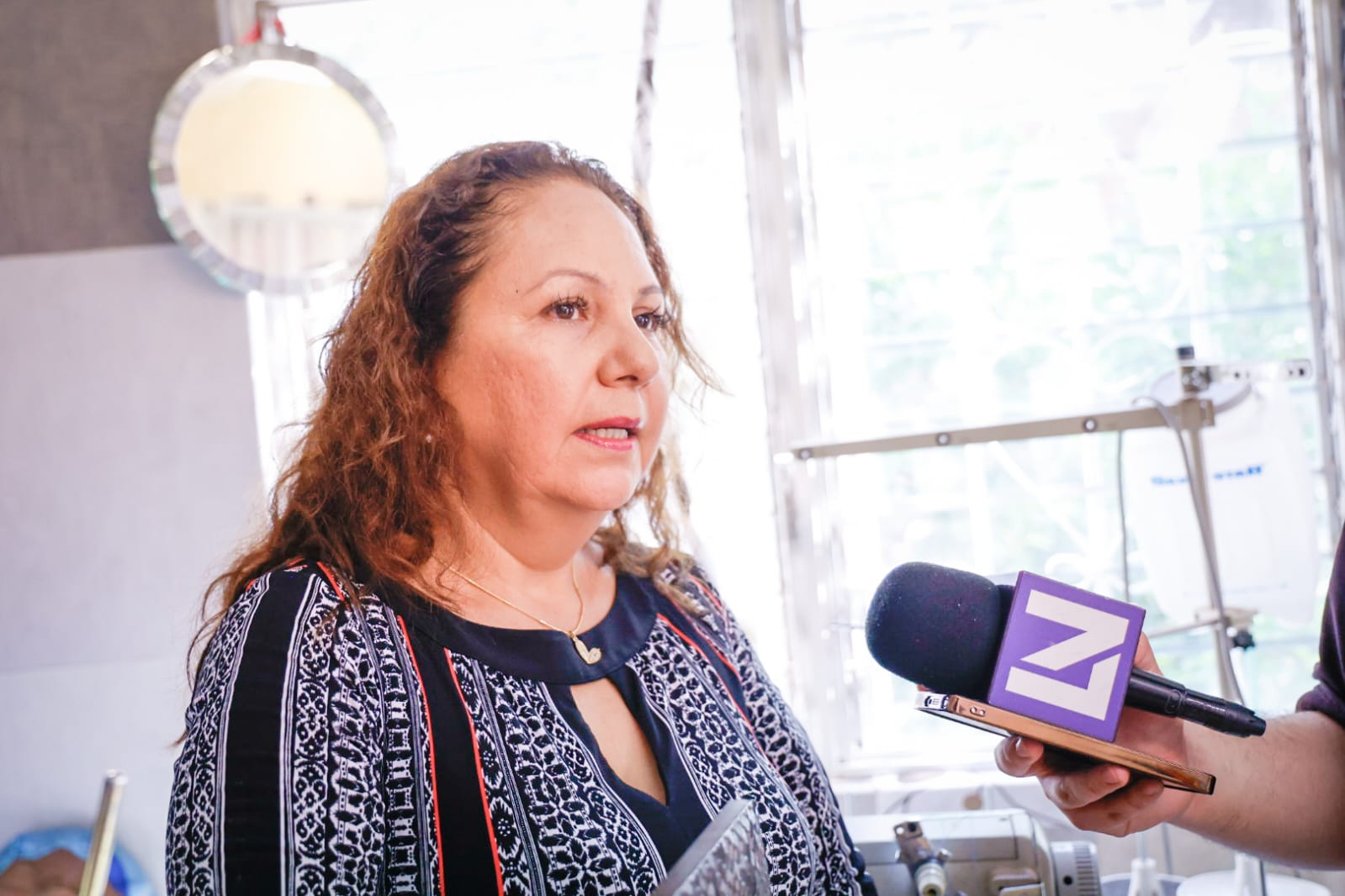 Gámez Mendívil entrega crédito de 100 mil pesos a mujeres emprendedoras de Los Mezcales