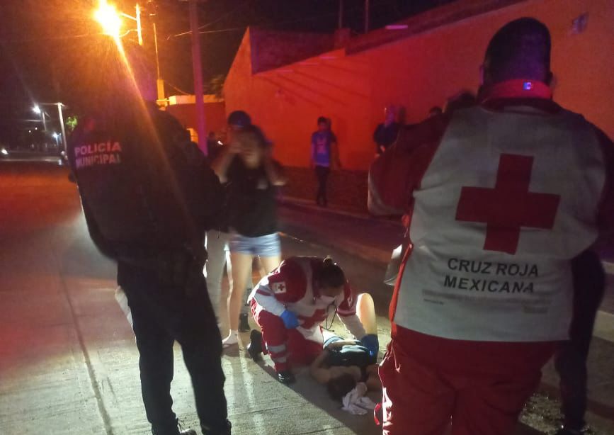 Mujer resulta lesionada tras ser atropellada en Leyva Solano, Guasave