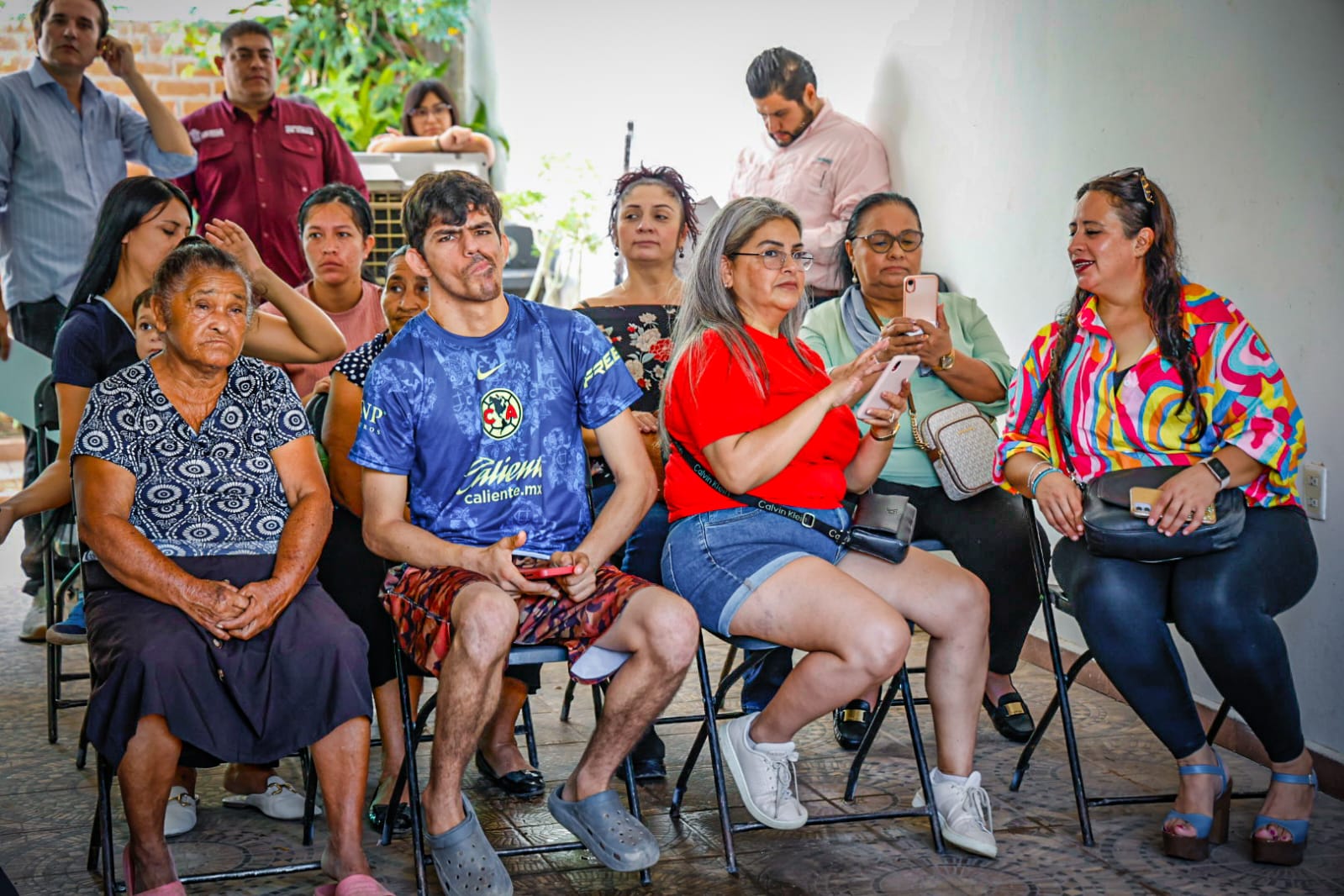 Gámez Mendívil entrega crédito de 100 mil pesos a mujeres emprendedoras de Los Mezcales