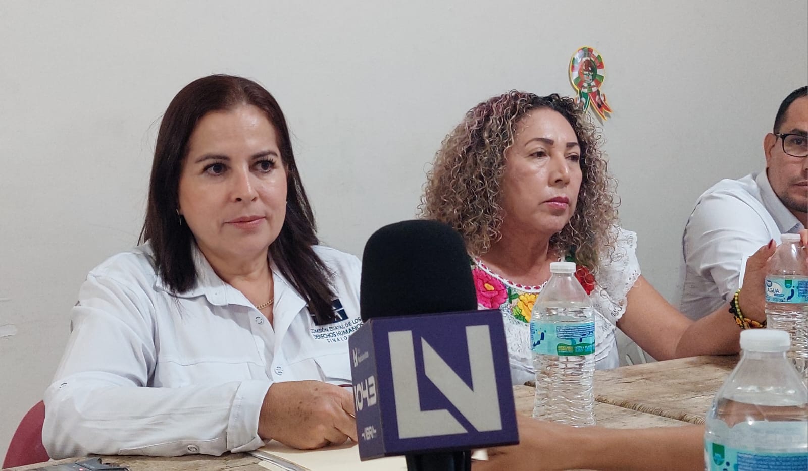 Mujeres en conferencia de Dignora Valdez en Los Mochis