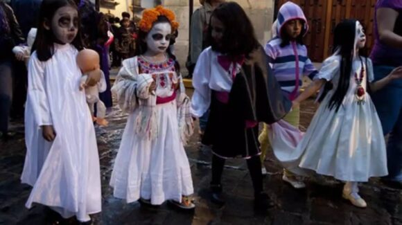Jueza de Chicago advierte a jefe migratorio: “Los niños en Halloween no son una amenaza”