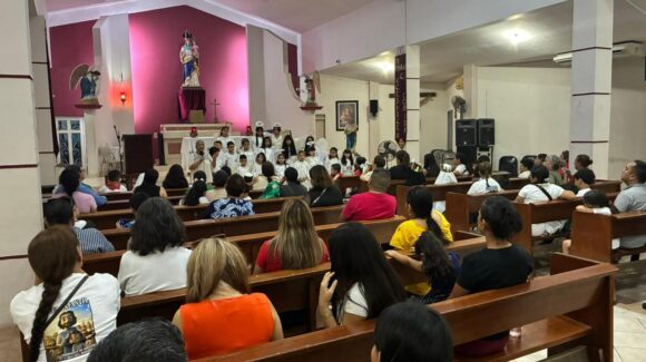 “No al Halloween y sí a Dios”: niños de catequesis marchan en Los Mochis, Sinaloa