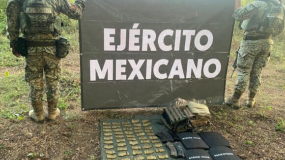Asegura el Ejército Mexicano cartuchos, cargadores y equipo táctico en Concordia, Sinaloa