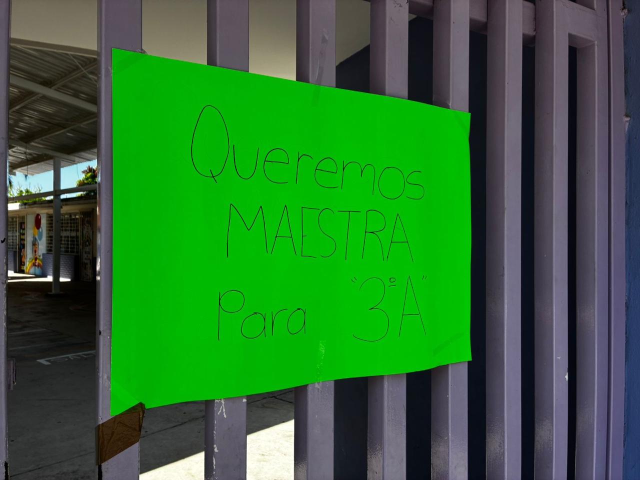 Padres de familia protestan en el kínder Edith Lara Evain en Mazatlán, Sinaloa