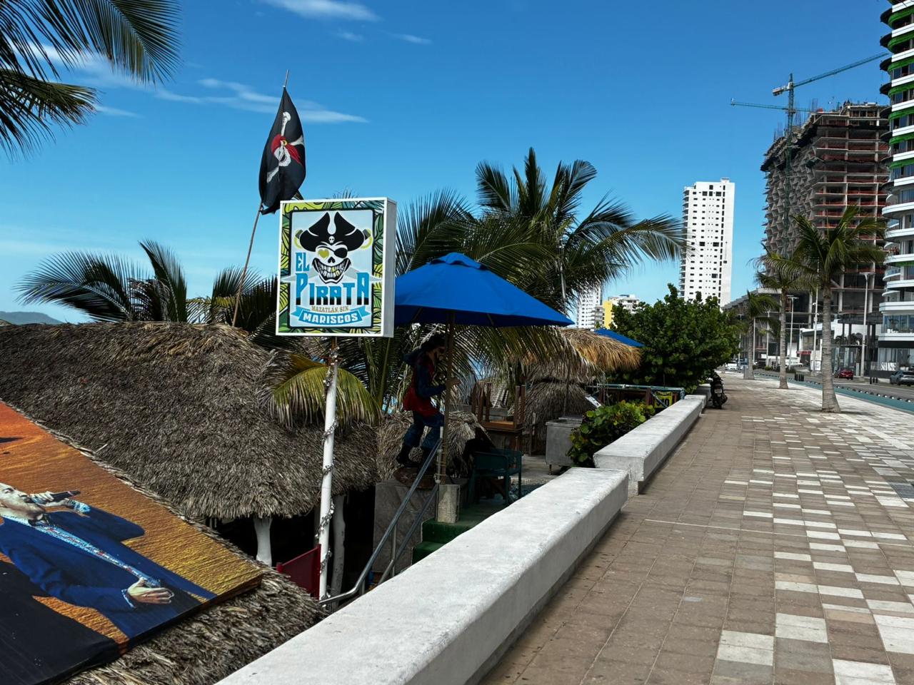 palapas dañadas por priscilla en mazatlan