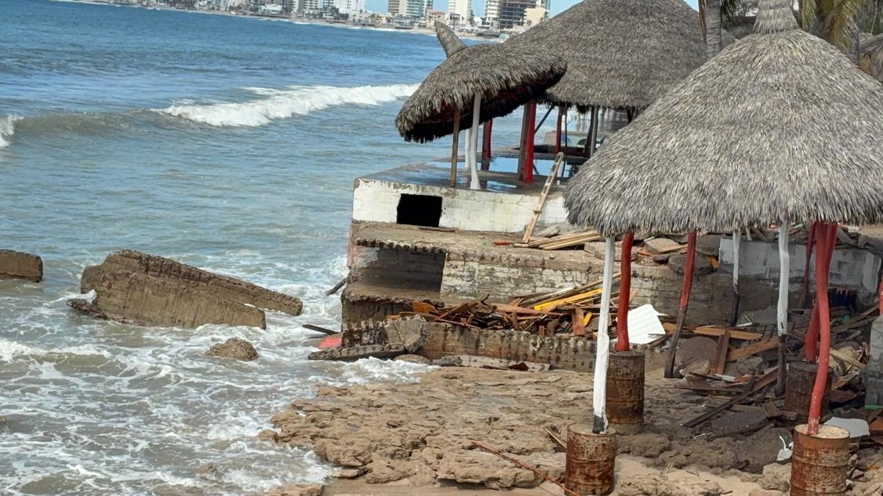 palapas dañadas por priscilla en mazatlan