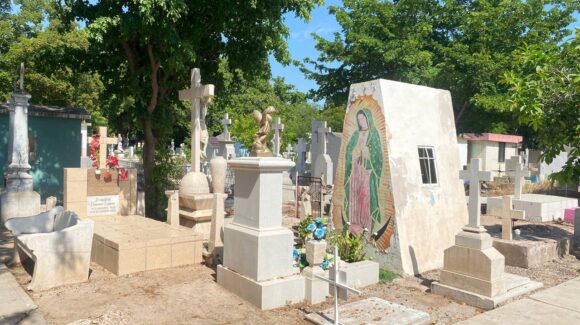 Alistan panteones de Guasave, Sinaloa, para Día de Muertos