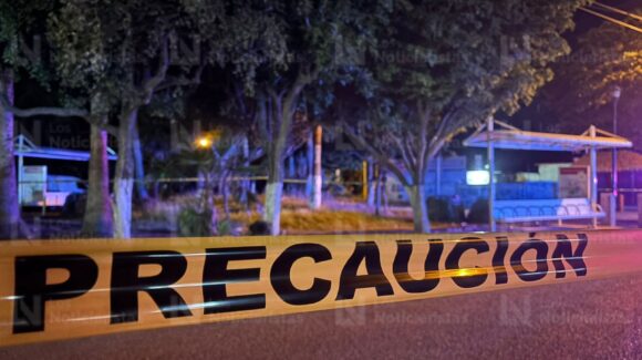 Recargados en un árbol, localizan asesinados a una mujer y un hombre en San Pedro, Navolato, Sinaloa