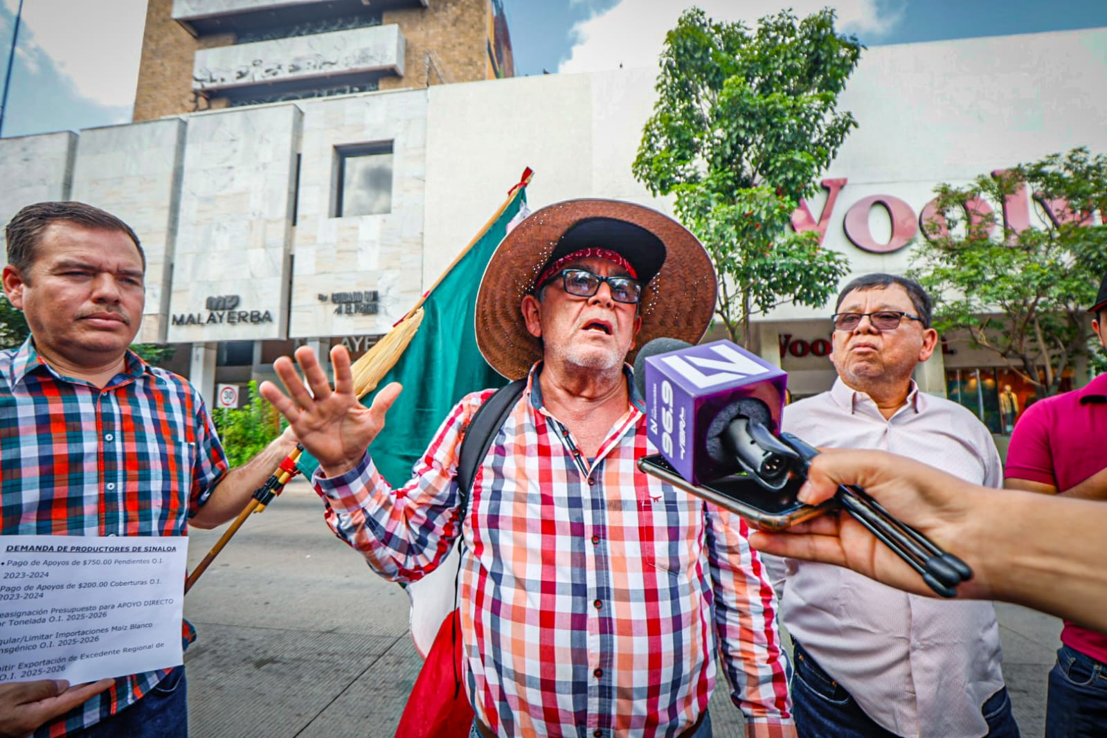 paro nacional por rescate al campo de agricultores de sinaloa manifestantes