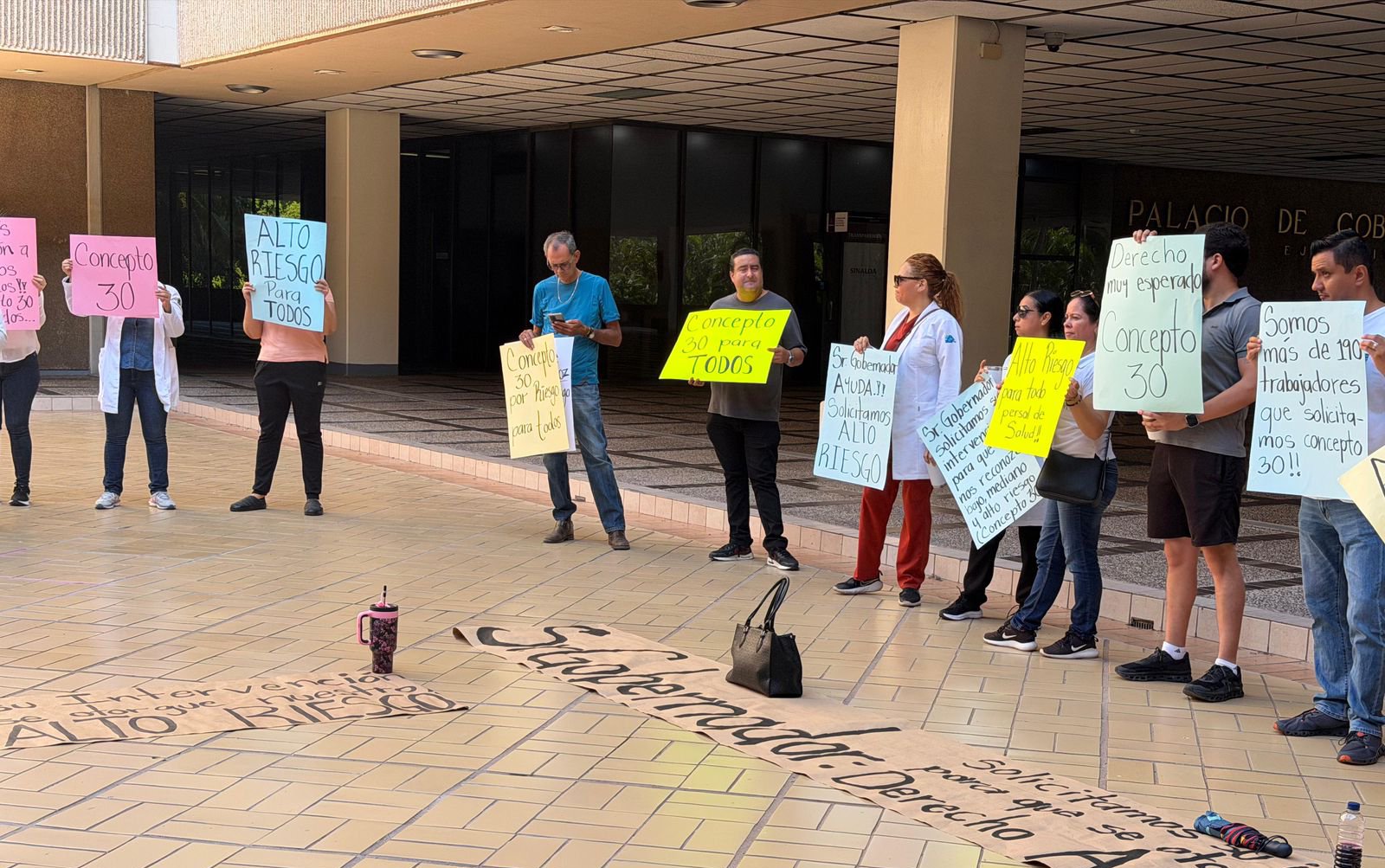 personal de salud en manifestacion en palacio de gobierno en culiacan