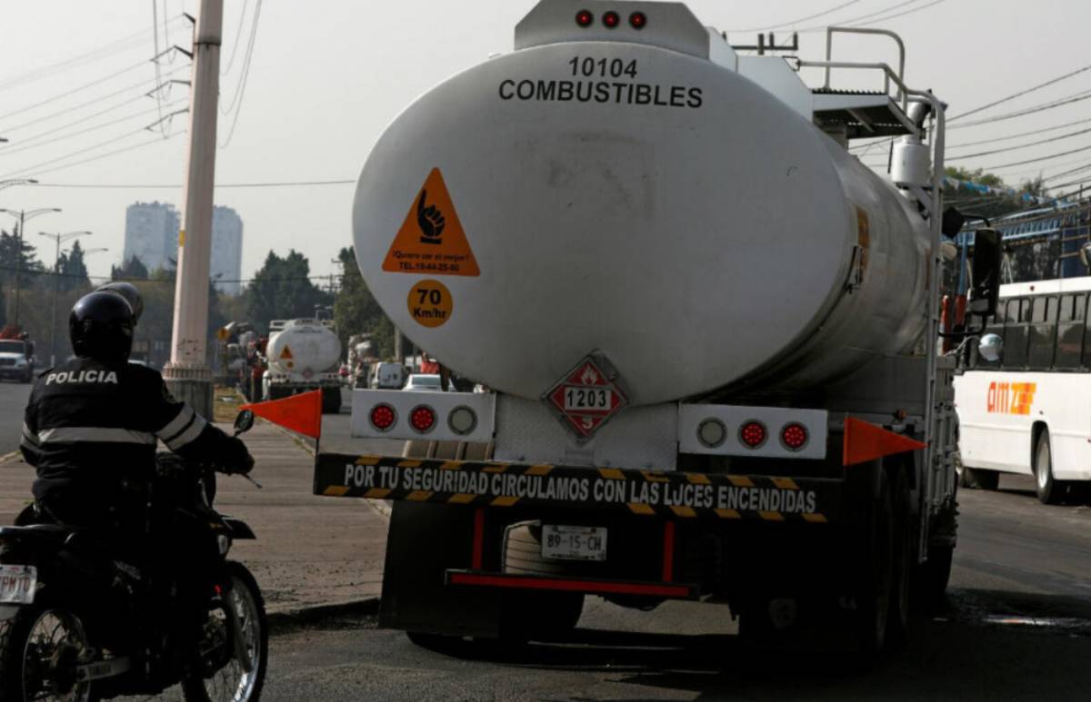 pipas, tráileres y dobles remolques circulando por zonas urbanas