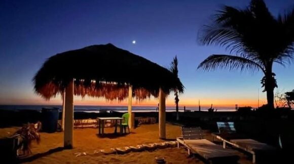 Pese a marejada, playa Las Glorias, en Guasave, Sinaloa, conserva su encanto con las lunas más brillantes
