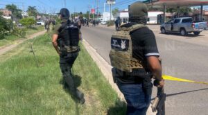 Policías de Investigación tras 'levantón' de policía estatal en Culiacán