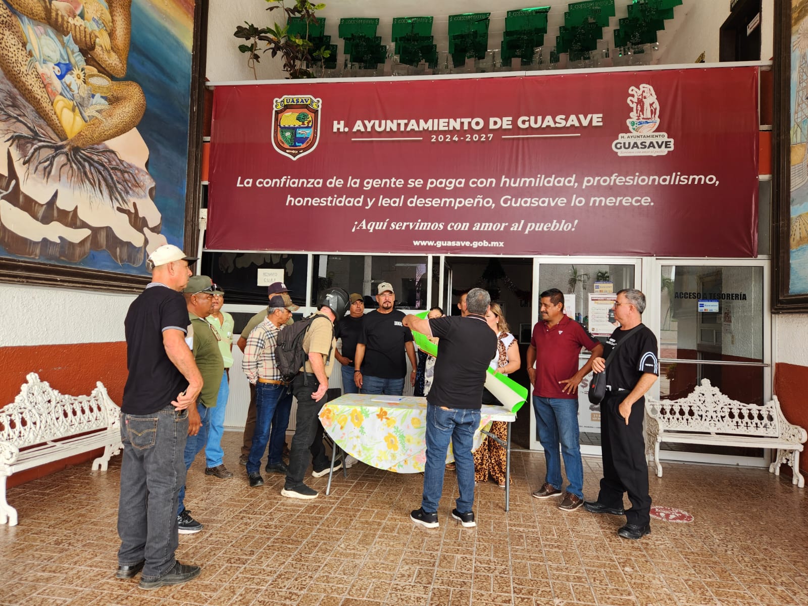 policias jubilados toman tesoreria de guasave exigen