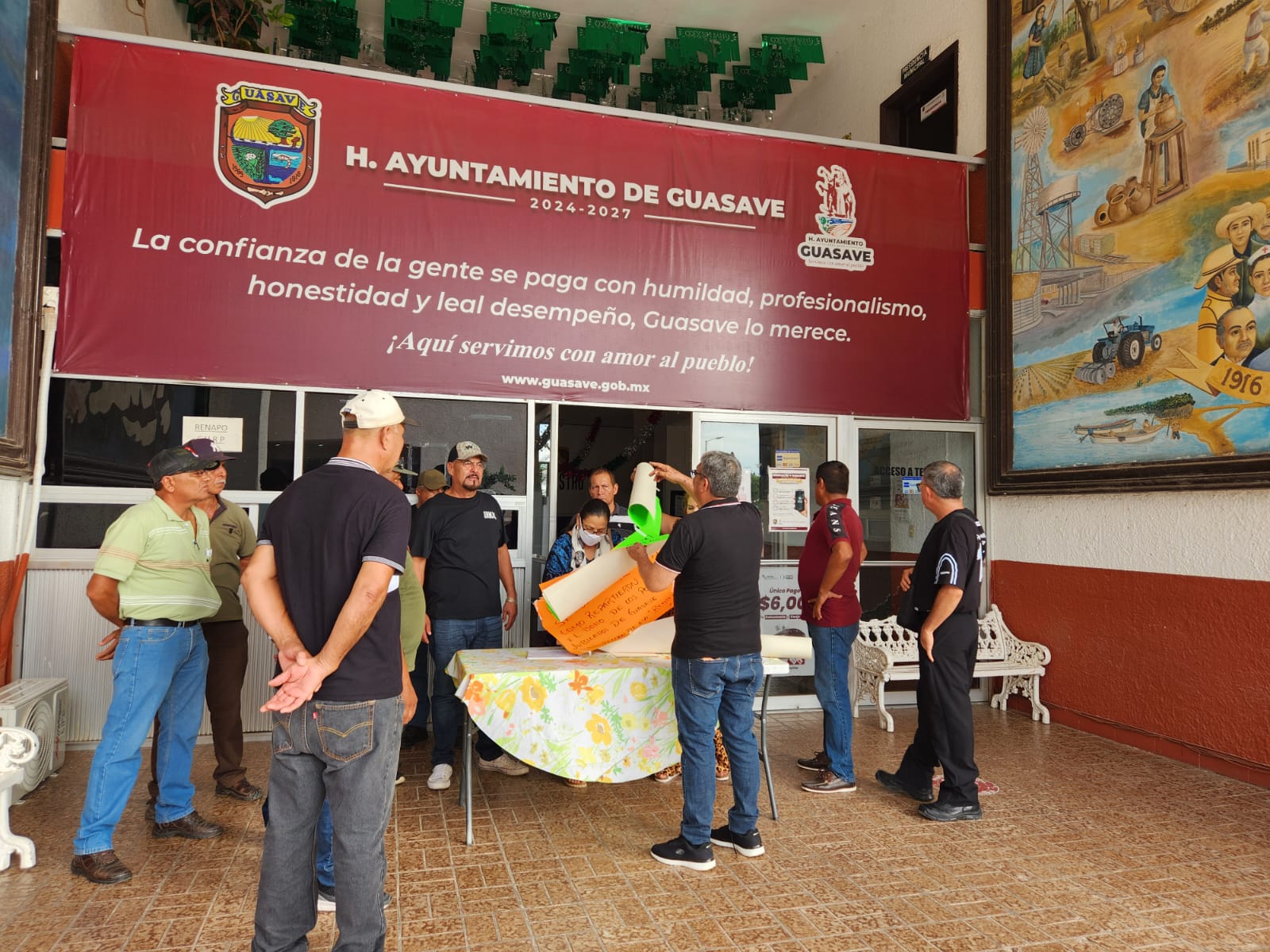 policias jubilados toman tesoreria de guasave extrabajadore