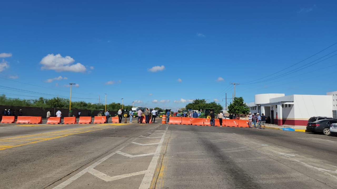 productores agrícolas de Guasave Sinaloa cerrando casetas